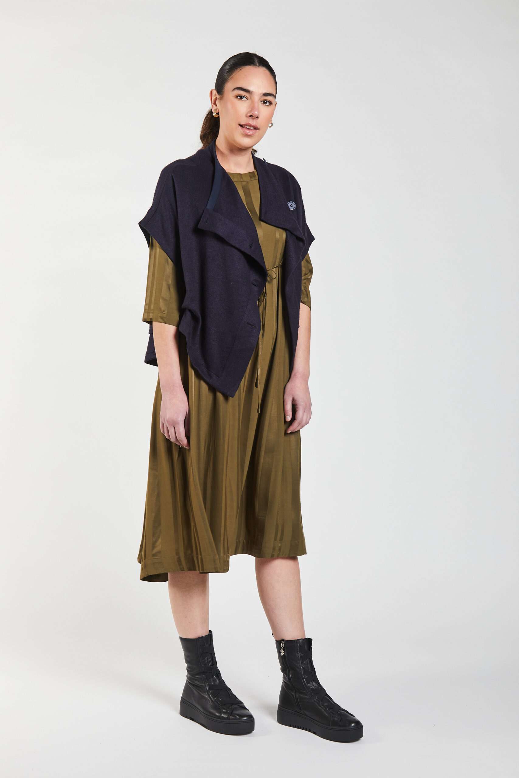 84521 Plush Pleat Jacket 84547 Causeway Pleat Dress 4